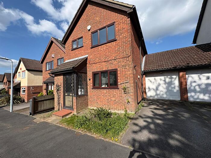3 Bedroom Detached House To Rent In Leggett Grove, Stevenage, SG1
