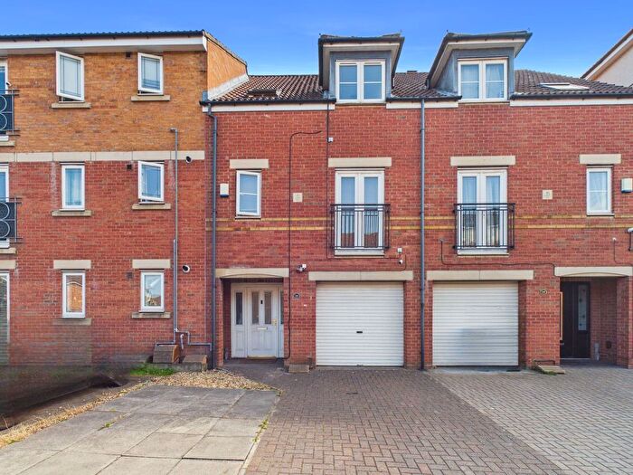 5 Bedroom Terraced House For Sale In Foster Drive, St James Village, NE8