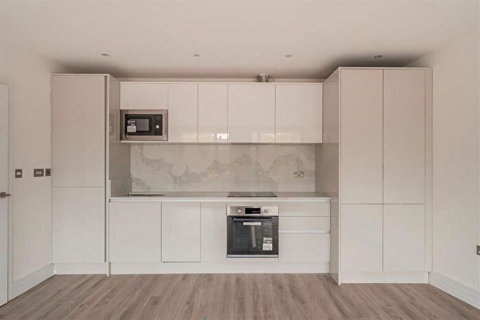 2 Bedroom Flat To Rent In Greenwich High Road, Greenwich, SE10