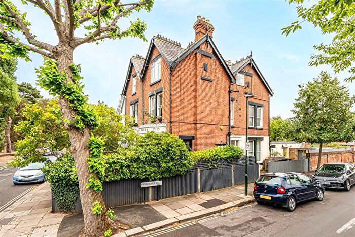 1 Bedroom Flat For Sale In Broom Road, Teddington, TW11