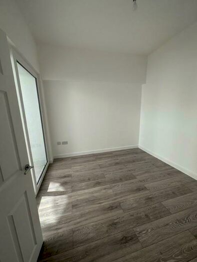1 Bedroom Flat To Rent In Holly Lane, Goodmayes, IG3