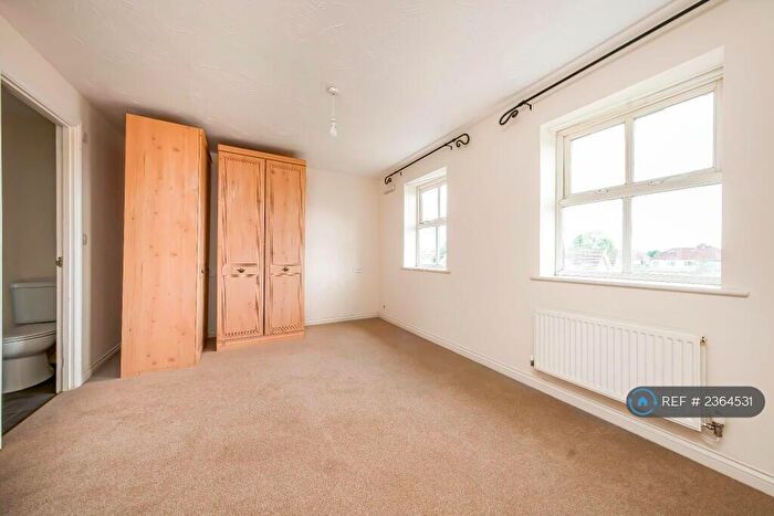 4 Bedroom Terraced House To Rent In Hurworth Avenue, Slough, SL3