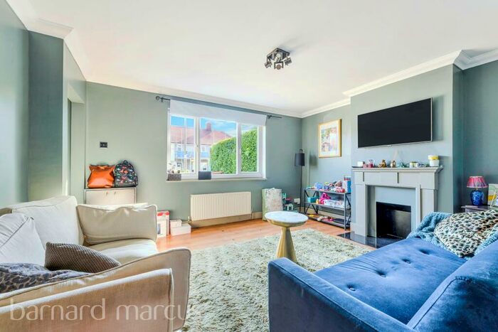 2 Bedroom House To Rent In Browning Avenue, Worcester Park, KT4