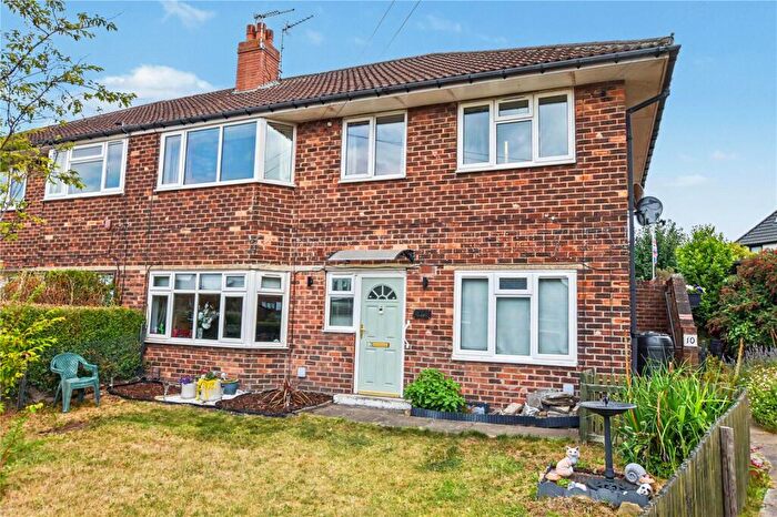 2 Bedroom Apartment For Sale In Dean Hall Close, Morley, Leeds, West Yorkshire, LS27