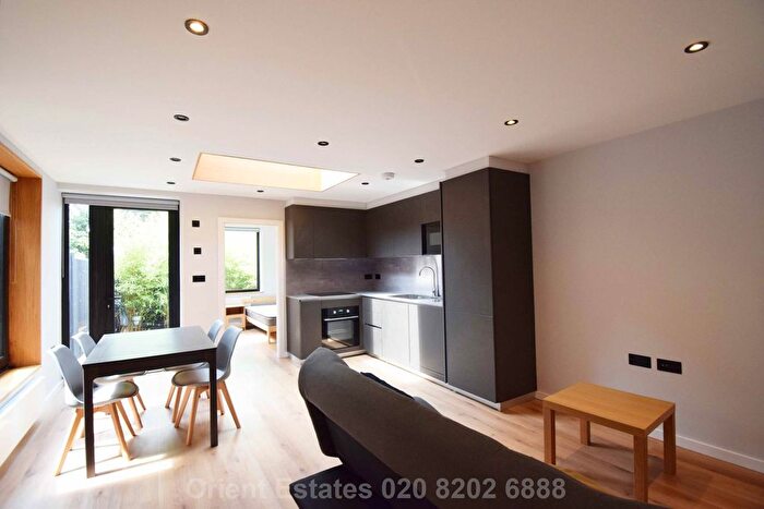 2 Bedroom Flat To Rent In Hamilton Road, London, NW11