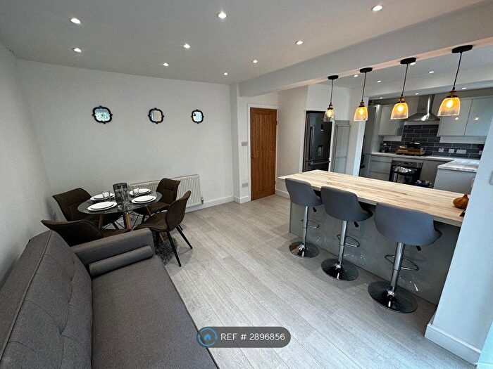 3 Bedroom Semi-Detached House To Rent In Rangoon Road, Solihull, B92