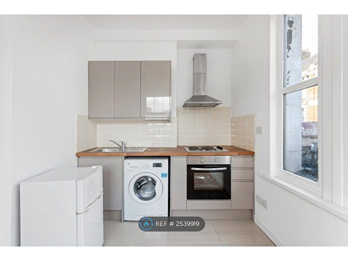 1 Bedroom Flat To Rent In Peckham High Street, London, SE15