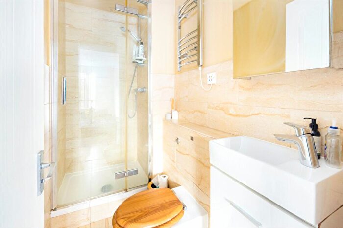 2 Bedroom Flat For Sale In Laburnum Street, London, E2