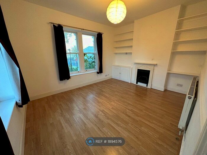 2 Bedroom Flat To Rent In Earlsmead Road, London, N15