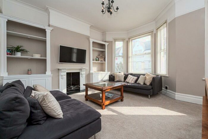 3 Bedroom Flat To Rent In Elspeth Road, Clapham, London, SW11