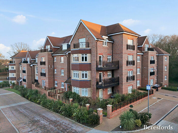 2 Bedroom Apartment For Sale In Kestrel Close, Shenfield, CM15