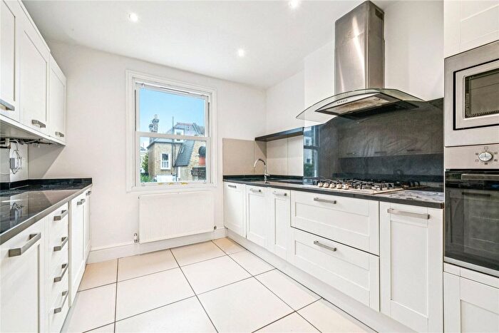 3 Bedroom Flat To Rent In Dents Road, London, SW11