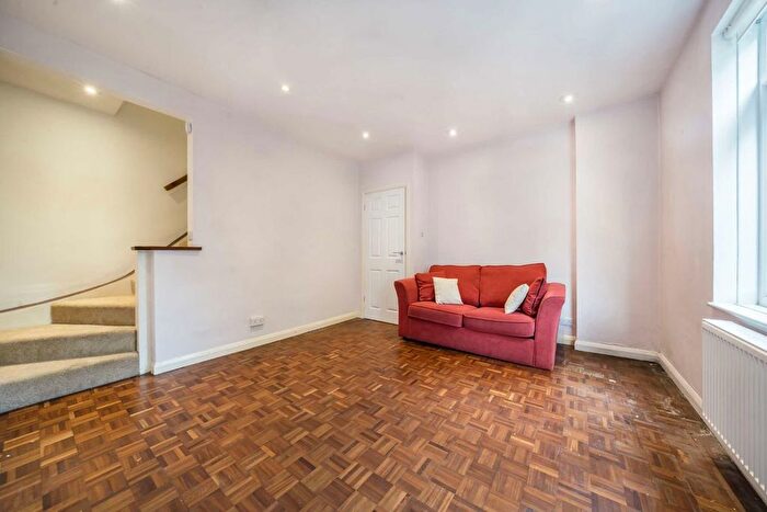 3 Bedroom Semi-Detached House To Rent In Mantilla Road, London, SW17