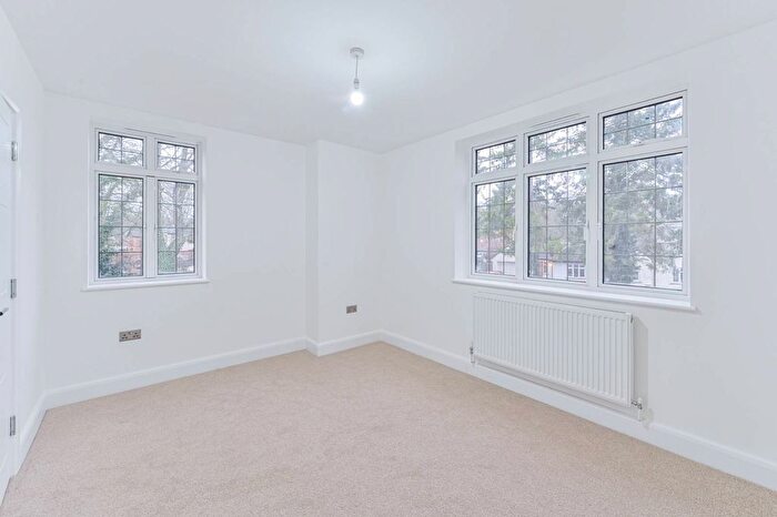 3 Bedroom Property For Sale In Kingswood Way, Sanderstead, South Croydon, CR2