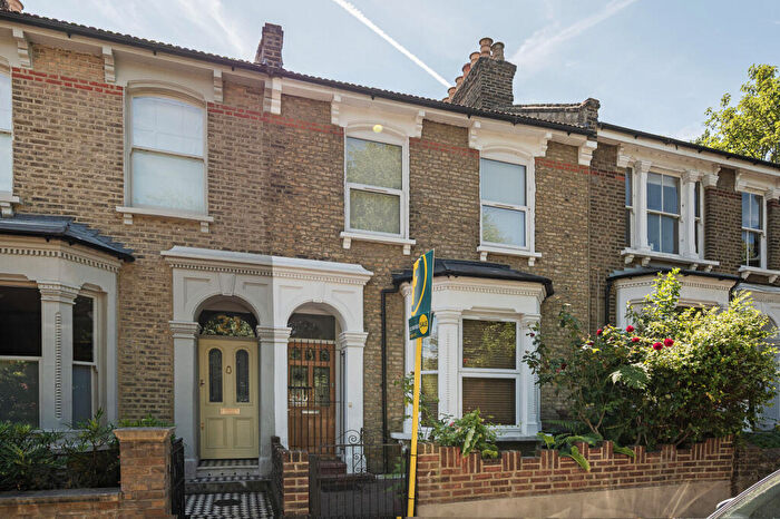 3 Bedroom Terraced House For Sale In Charnock Road, Hackney, London, E5