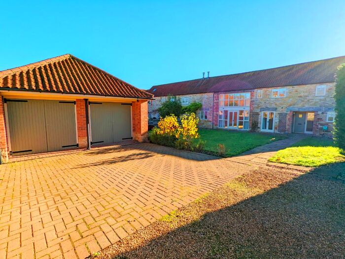 4 Bedroom Barn Conversion To Rent In Church Farm, Stroxton, NG33