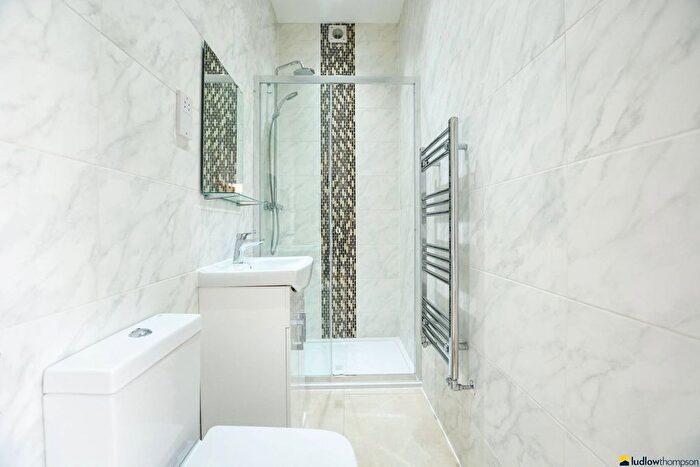 1 Bedroom Flat To Rent In Dock Street, Tower Hill, London, E1