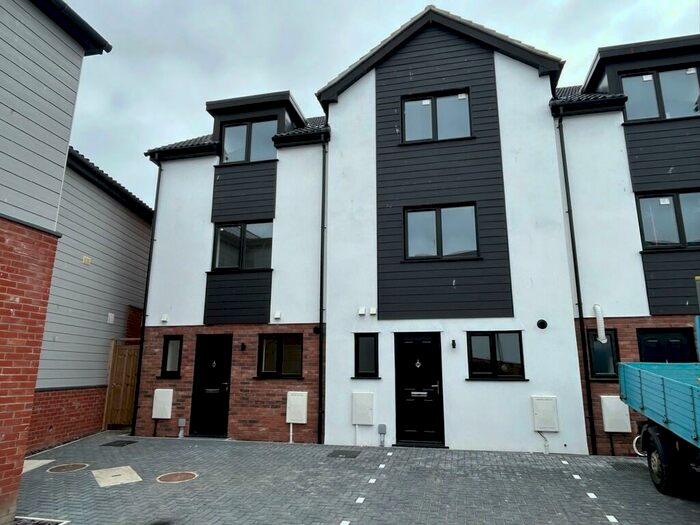 4 Bedroom Terraced House To Rent In Villa Place, Albion Road, NR30