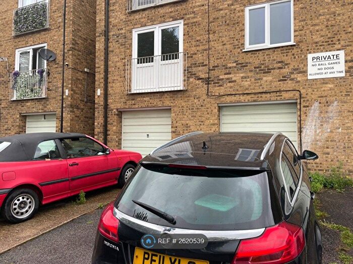 2 Bedroom Flat To Rent In Constitution Road, Chatham, ME5