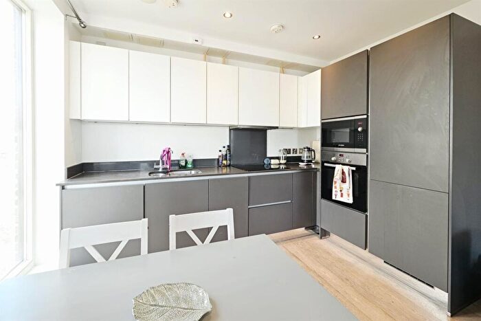 2 Bedroom Apartment To Rent In The Glassworks, Greenwich, SE8