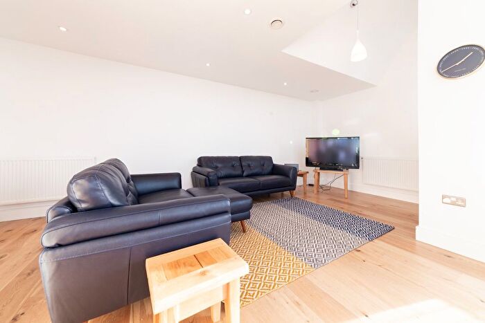 2 Bedroom Flat For Sale In Sovereign Tower, Emily Street, Canning Town, E16