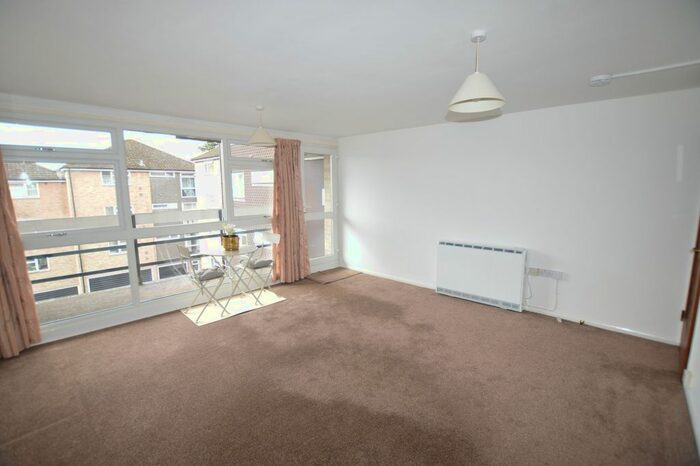 2 Bedroom Flat To Rent In Northlands Drive, Kenilworth Court Northlands Drive, SO23