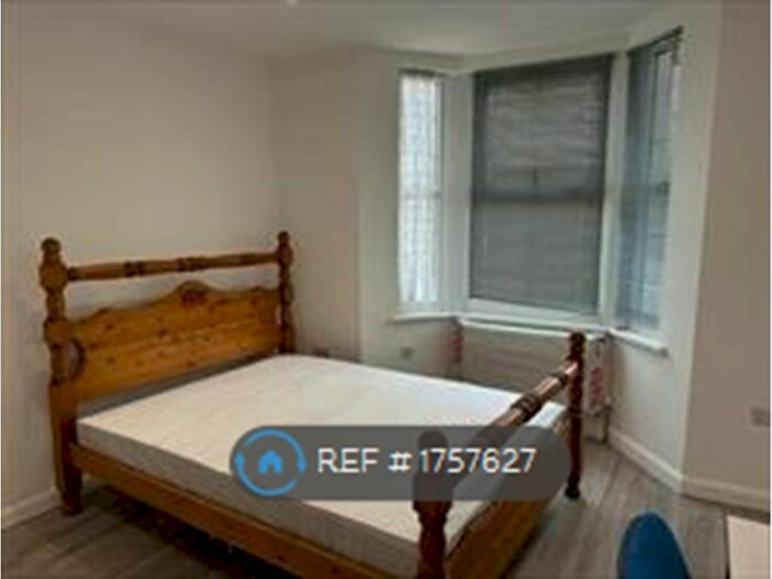 1 Bedroom Flat To Rent In Cambridge, Hounslow, TW4