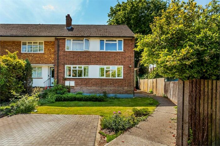 2 Bedroom Maisonette To Rent In Leavesden Road, Weybridge, Surrey, KT13