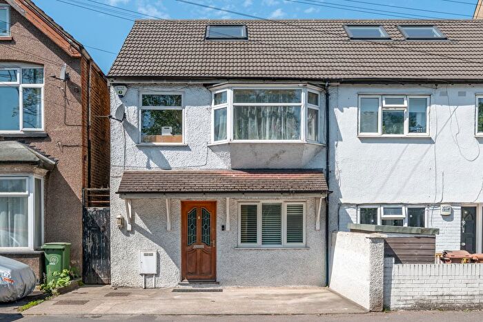 1 Bedroom Flat For Sale In London Road, Mitcham Junction, CR4