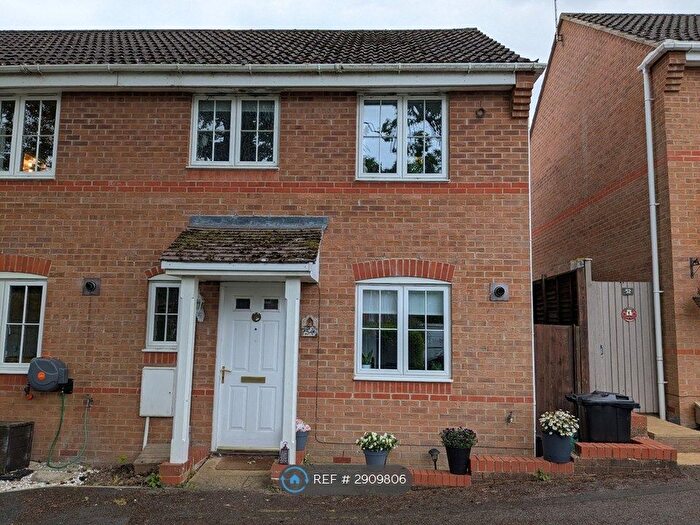 2 Bedroom Semi-Detached House To Rent In Rayner Drive, Reading, RG2