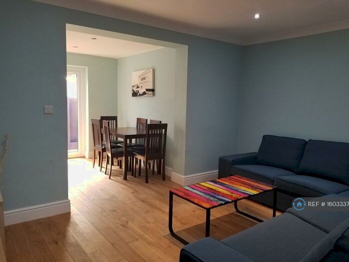 6 Bedroom Semi-Detached House To Rent In Weston Road, Guildford, GU2