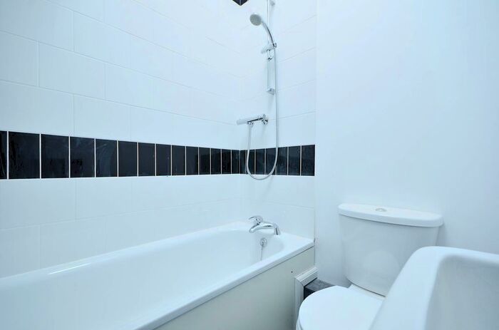 2 Bedroom Flat To Rent In Waldram Park Road, Forest Hill, London, SE23