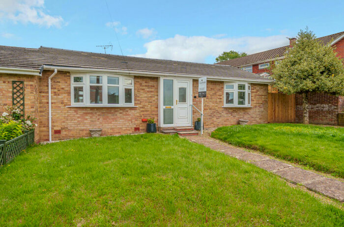 4 Bedroom Bungalow To Rent In New Farm Road, Alresford, Hampshire, SO24