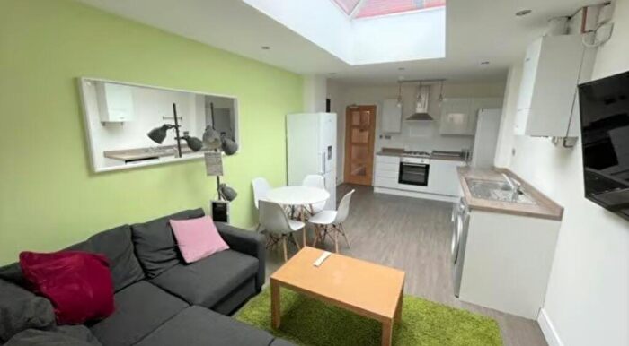 5 Bedroom House To Rent In The Limes, Daisy Road, Birmingham, B16