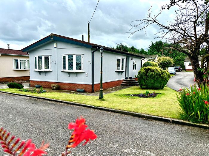 2 Bedroom Mobile/park Home For Sale In Delamere Road, Norley, Frodsham, WA6