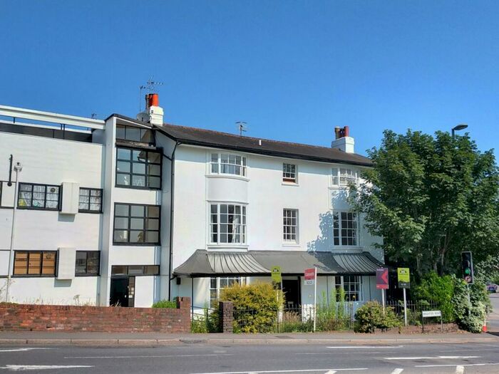 1 Bedroom Flat To Rent In Brighton Road, Redhill, RH1