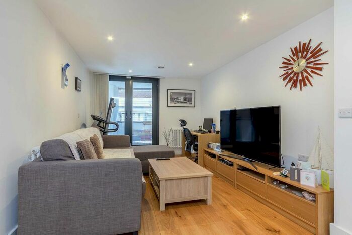 1 Bedroom Flat To Rent In Wakefield Road, Richmond, TW10