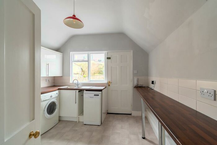 1 Bedroom Flat To Rent In St. Saviours Road, Larkhall, Bath, BA1