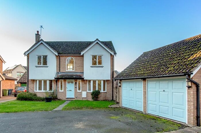 4 Bedroom Detached House For Sale In Hawthorn Avenue, Sawston, Cambridge, CB22