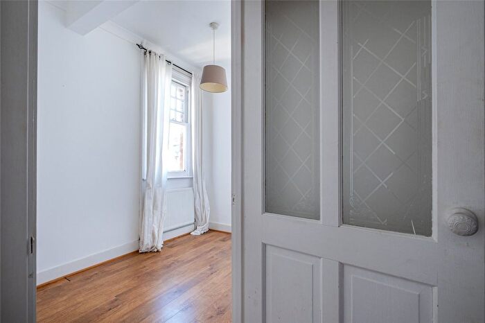 1 Bedroom Flat To Rent In Conyers Road, Streatham, London, SW16