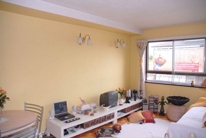 1 Bedroom Flat To Rent In Park House, Seven Sisters Road, N4