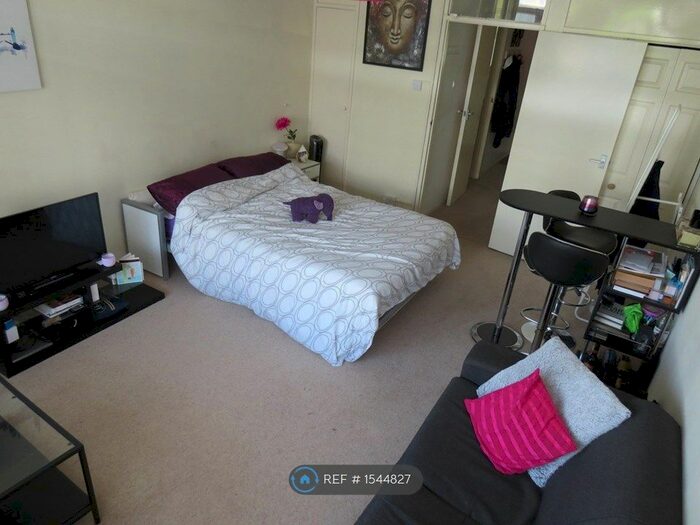 Studio To Rent In Churchill Gardens, London, SW1V