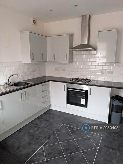 3 Bedroom Flat To Rent In Gorton Road, Stockport, SK5