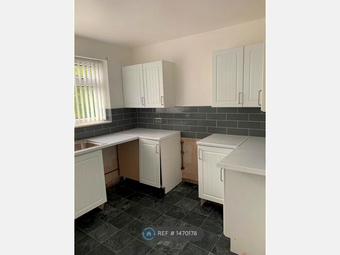 2 Bedroom Flat To Rent In Humphreys Hey, Liverpool, L23