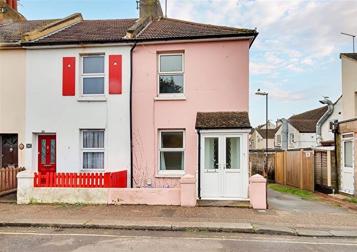 2 Bedroom End Terrace House For Sale In Cross Street, Worthing, BN11
