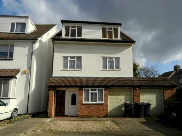 2 Bedroom Flat To Rent In Chislehurst Avenue, London, N12