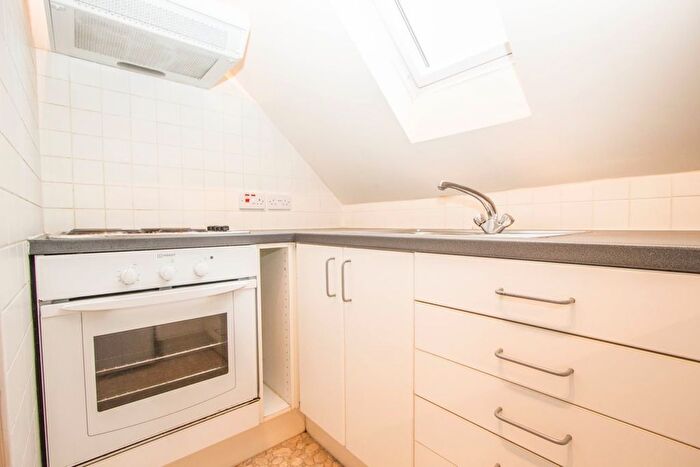 1 Bedroom Flat To Rent In Wycombe Gardens, Golders Green, NW11