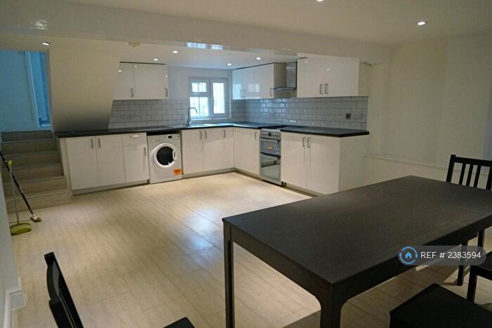 6 Bedroom Terraced House To Rent In Mossford Street London, London, E3