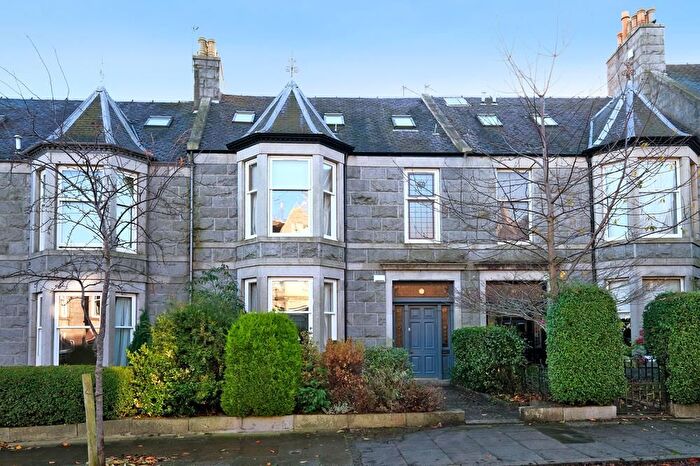 5 Bedroom Terraced House To Rent In Beaconsfield Place, Aberdeen, AB15