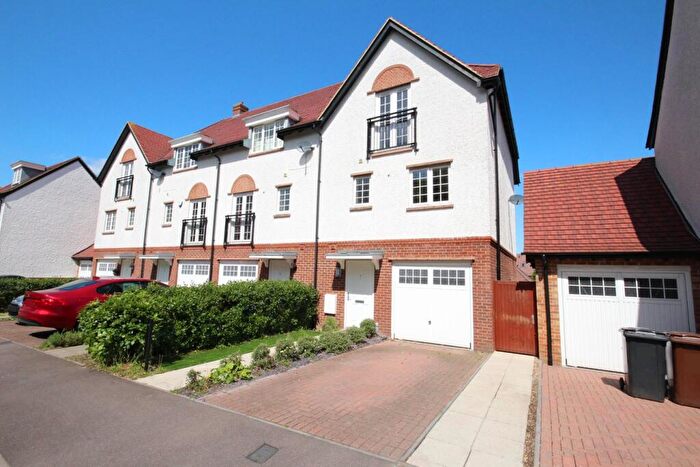 4 Bedroom End Of Terrace House To Rent In Bowyer Drive, Letchworth Garden City, SG6